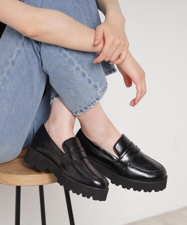 厚底コインローファー