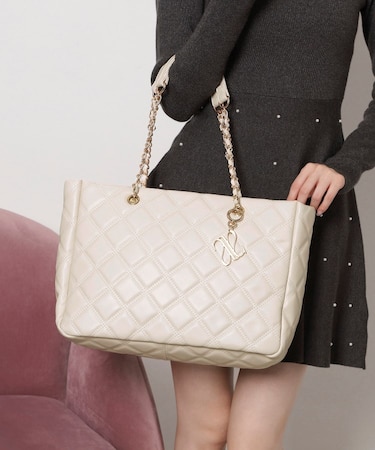 チャーム付きトートバッグ