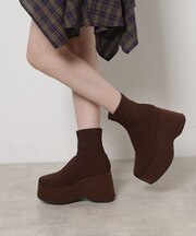 スタイルぐんっとアップ!厚底ニットショートブーツ