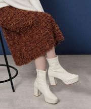 ゆる傾斜ショートブーツ