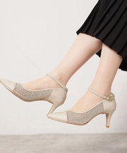 ハートカットストラップパンプス