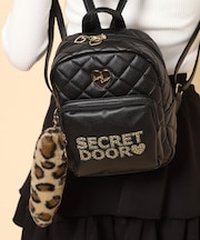 チャーム付きリュック