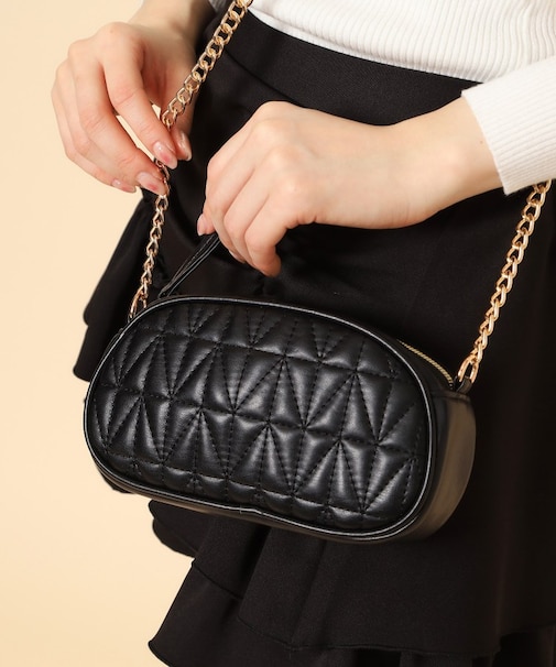 チェーン使いキルティングショルダー