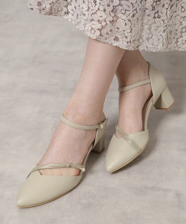 ポインテッドトゥパール調付きセパレートパンプス