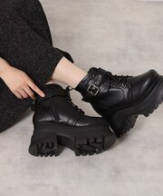 レースアップバックル厚底ブーツ