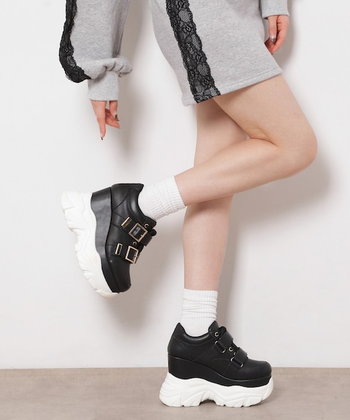 ベルテッド厚底スニーカー