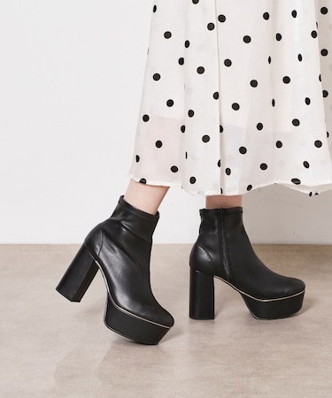 【ラク盛り／ショートブーツ】リピーター続出／脚長美脚 ゴールドライン厚底ショートブーツ