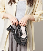 チュールリボンバックストラップパンプス