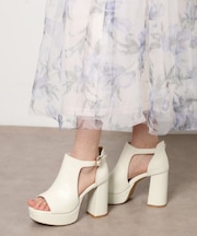 チャンキーヒール厚底サンダル