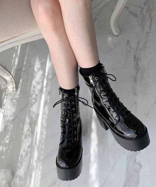 厚底サイドジップミドル丈ブーツ