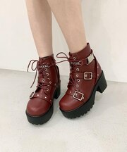 厚底ベルト付きブーツ