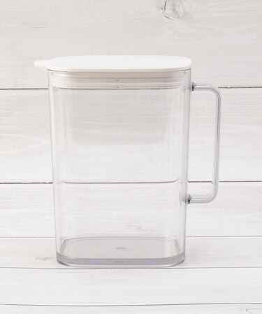 棚に収まる 冷水筒 1.2L