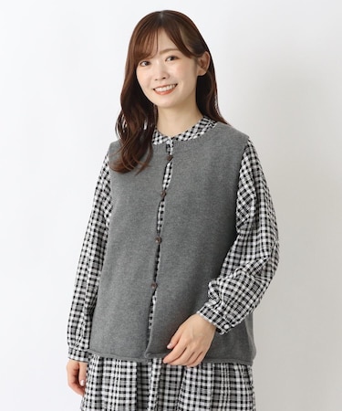 ふわもち素材のシンプル前開きベスト