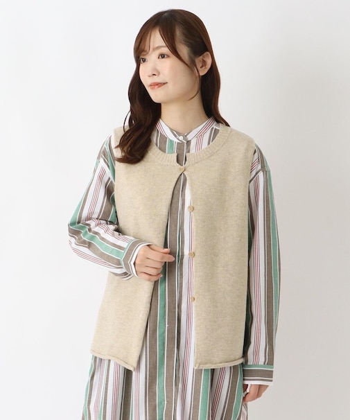 ふわもち素材のシンプル前開きベスト
