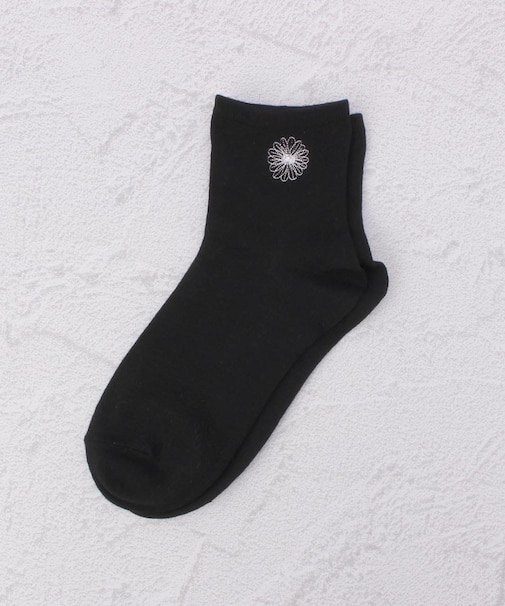 ◆ラテミルク 10cmマーガレット刺繍 クォーターソックス