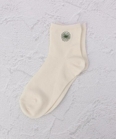 ◆ラテミルク 10cmマーガレット刺繍 クォーターソックス