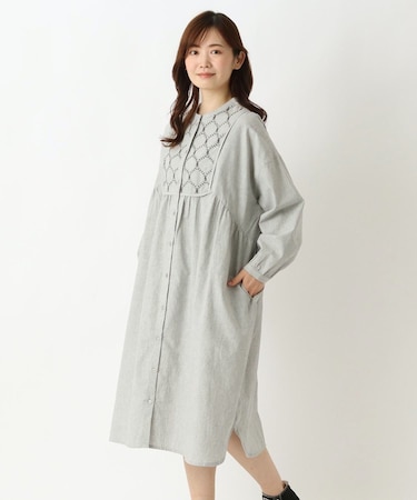 ヨーク刺繍入り前開きワンピース