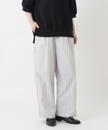 タイプライタータック入りストレートパンツ