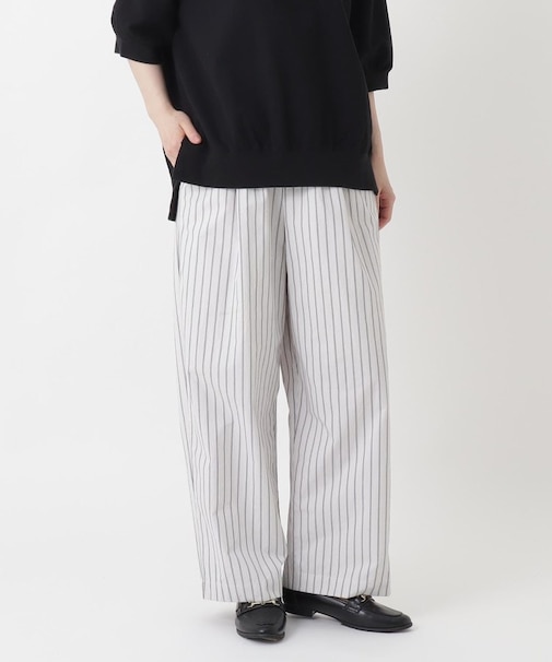 タイプライタータック入りストレートパンツ