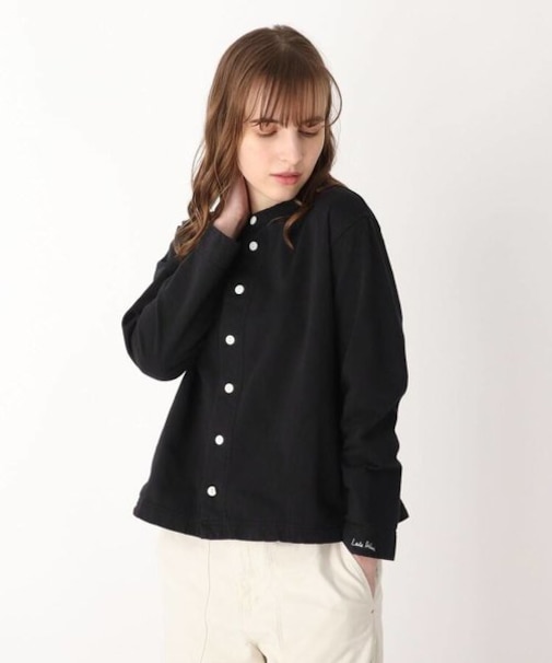 ロゴ刺繍入りバンドカラーシャツ