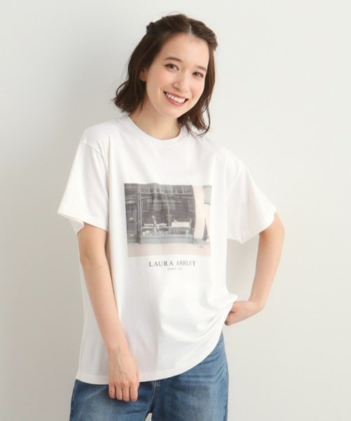 【STORY掲載！/大人気！日本製/Laura Ashley ヒストリーフォト】 第一号店 フォトTシャツ