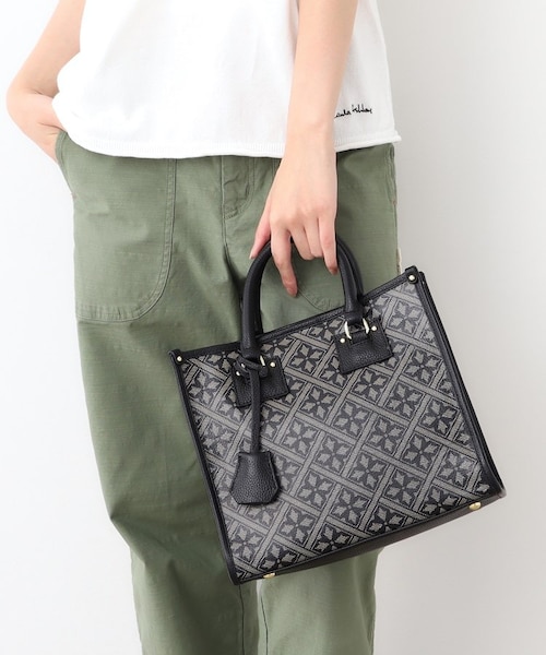 ワンランクのローラアシュレイ　チューリップバッグ　Lサイズ　ロージズグレープ ローラアシュレイ | リュックやトートバッグなど華やかな花柄を