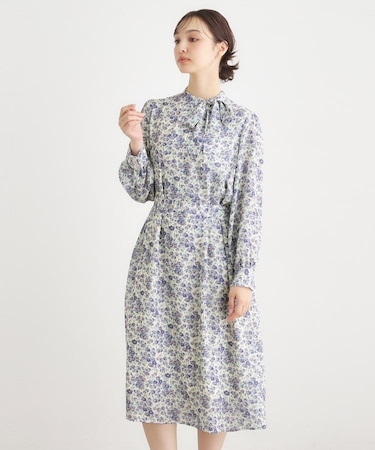 【WEB限定／ネックリボン取外し可／M＿LL 3サイズ】エヴァリンガム メドウ スプレイ柄ワンピース