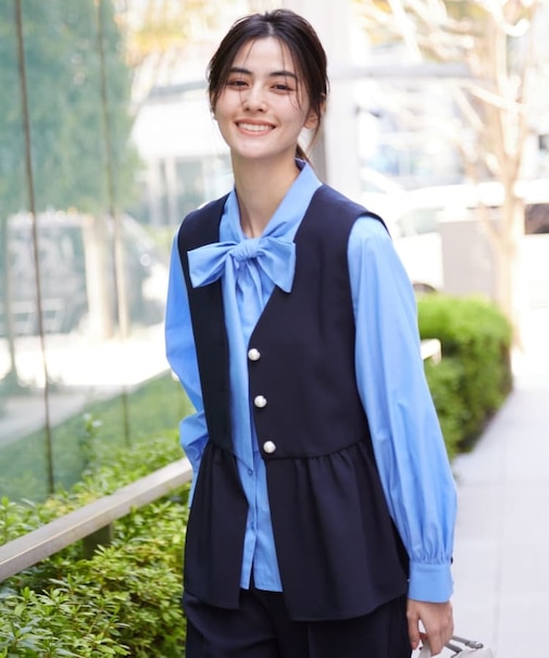 【入卒/セレモニー/セットアップ可能/洗える】パール調ボタン付きペプラムジレ