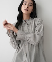 【洗える】フリルネックシャツ