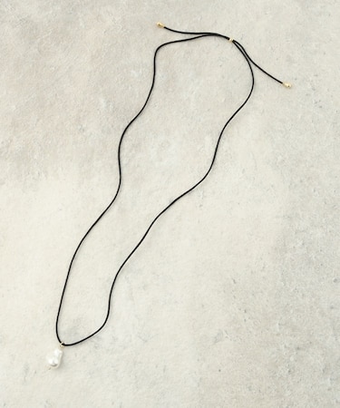 パール調モチーフコードネックレス