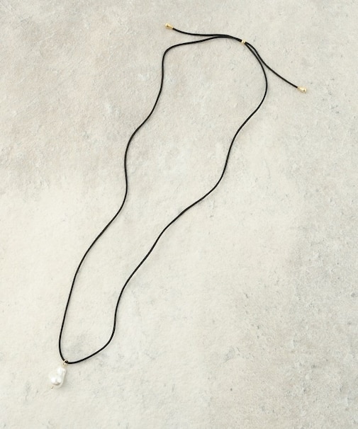 パール調モチーフコードネックレス