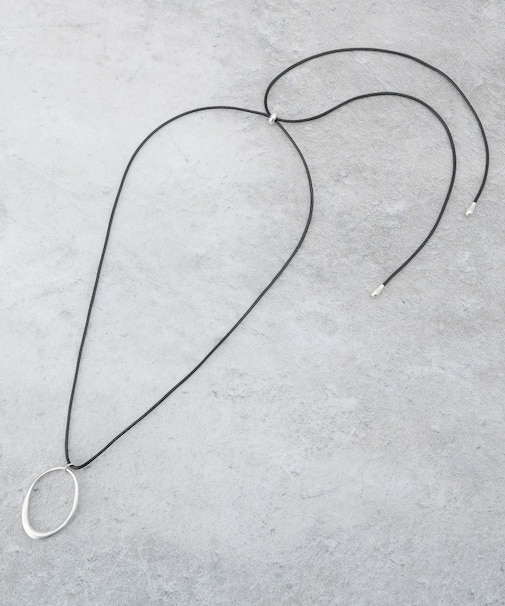 オーバルモチーフコードネックレス