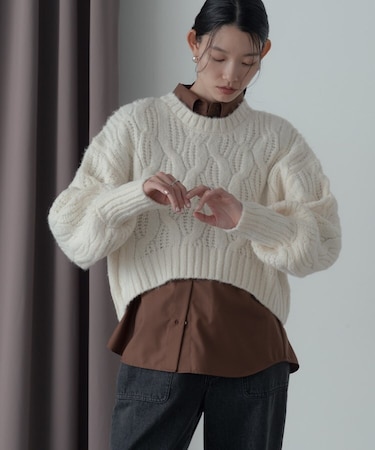 クロップドケーブルニット