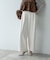 ホワイトタックパンツ