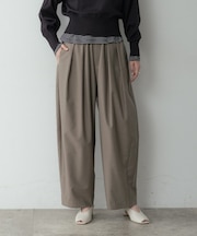 カーヴィーパンツ