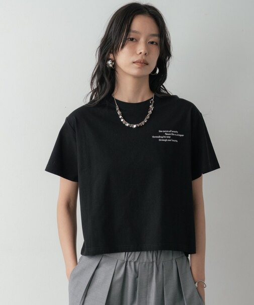 クルーネック刺繍Tシャツ