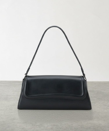 モダンシルエットクラッチバッグ