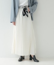 プリーツロングスカート