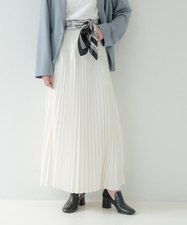 プリーツロングスカート