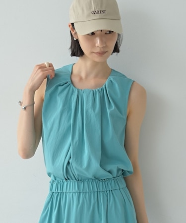ボリュームタックスリーブレスブラウス