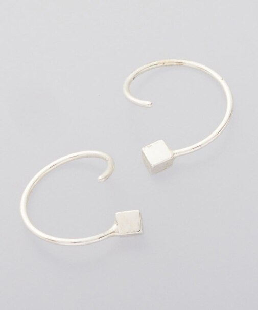 【September】ダブルピアス／キューブ
