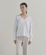 【WEB限定カラーあり】Vネックラメガーターニット