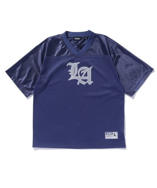 OLD ENGLISH LOGO V NECK S/S TEE｜エクストララージの通販