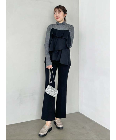 美脚ストレッチパンツ