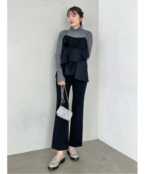 美脚ストレッチパンツ