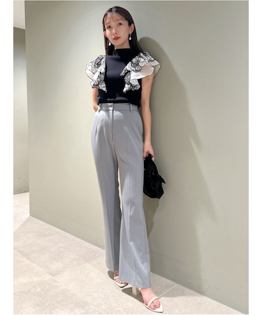 美脚ストレッチパンツ