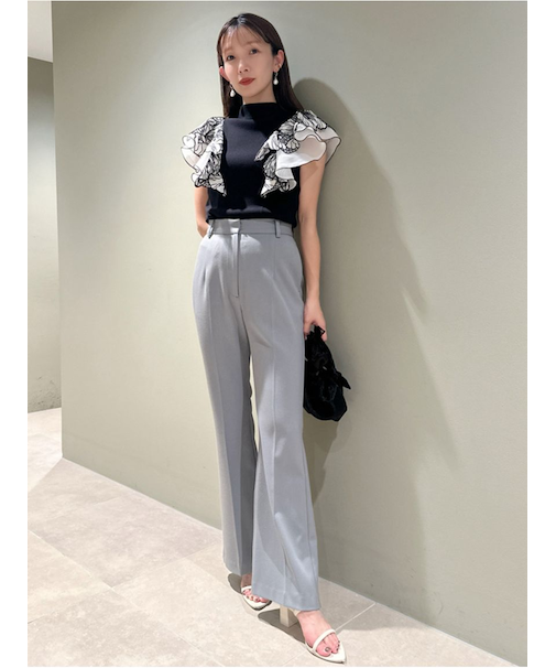 美脚ストレッチパンツ