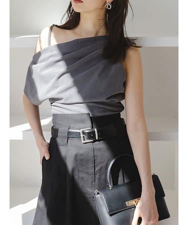 オフショルドレープブラウス