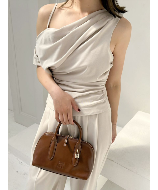 オフショルドレープブラウス