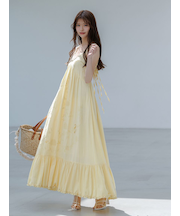 フラワーエンブロイダリーマキシワンピース